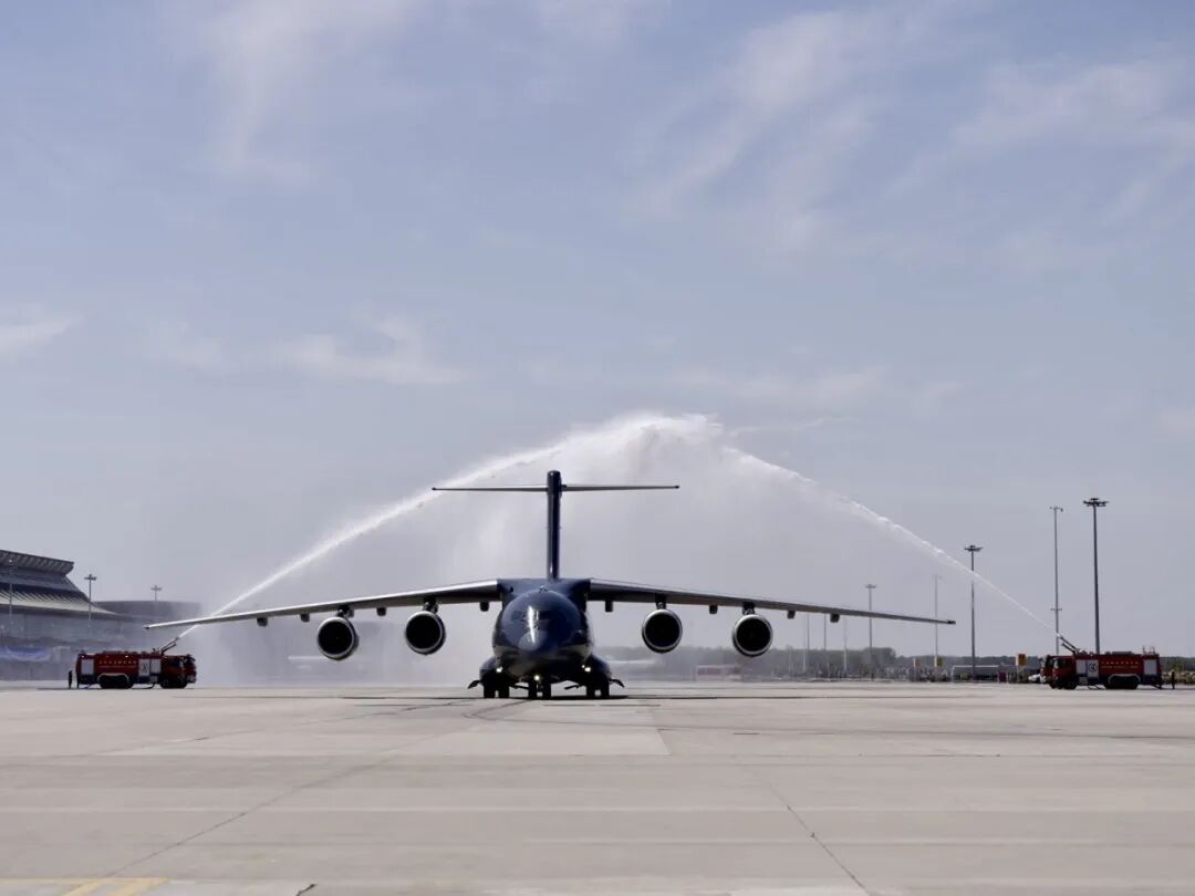 回家了！最高礼遇迎接！这段空地对话，听得泪目