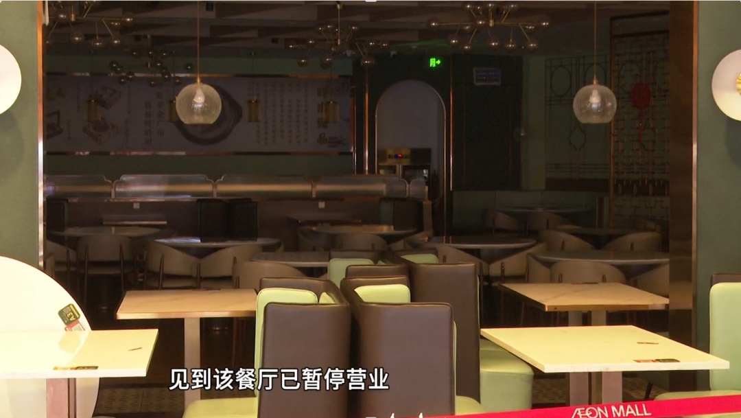 又是临时工？后厨员工用脚洗餐具，餐厅回应、市监局介入