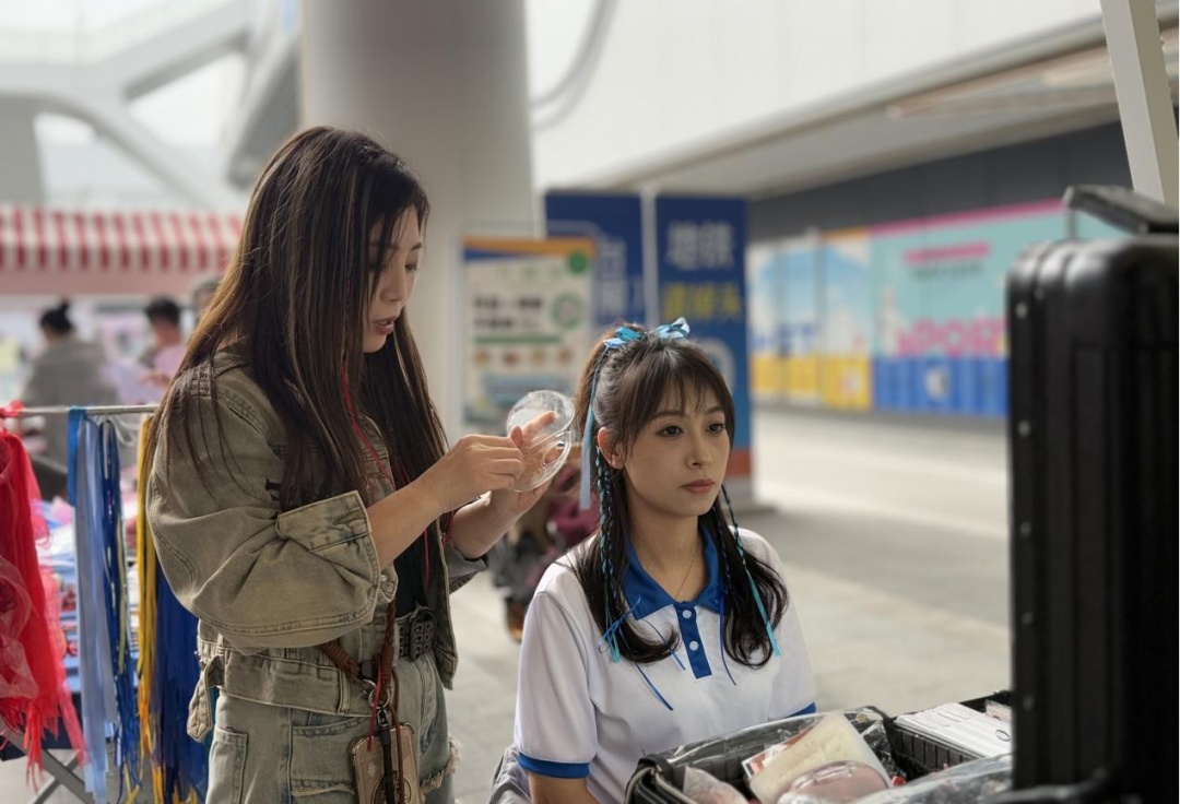 化妆一天接100多单，摆摊日销千份……这些工作收入可观，引发全网热议