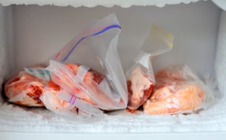 冰箱里的冻肉，超过这个时间就别吃了，出现这几种情况要尽快扔掉！