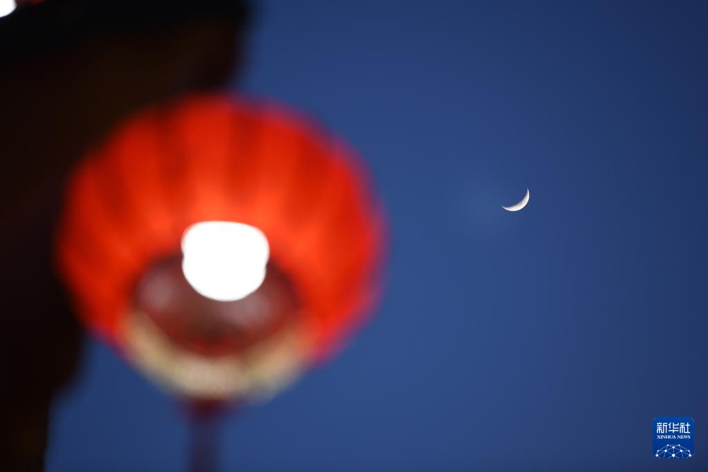 星空相册丨年度最大蛾眉月登场