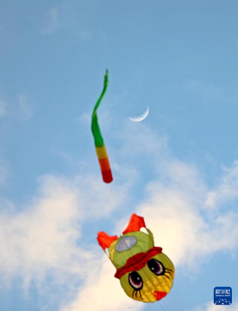 星空相册丨年度最大蛾眉月登场