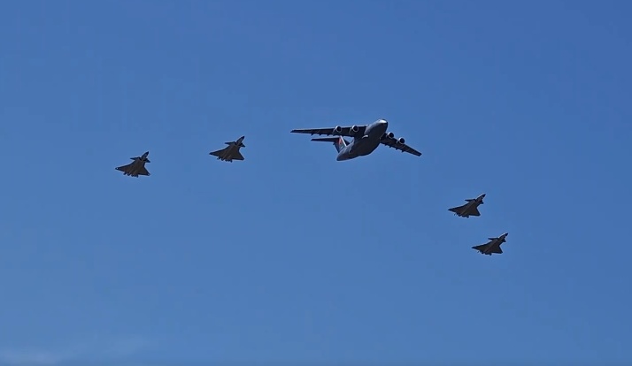 回家了！最高礼遇迎接！这段空地对话，听得泪目