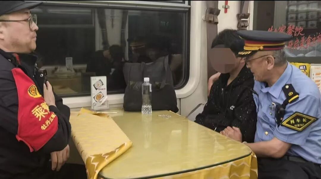 离家出走！14岁男孩偷偷跑出去见网友……