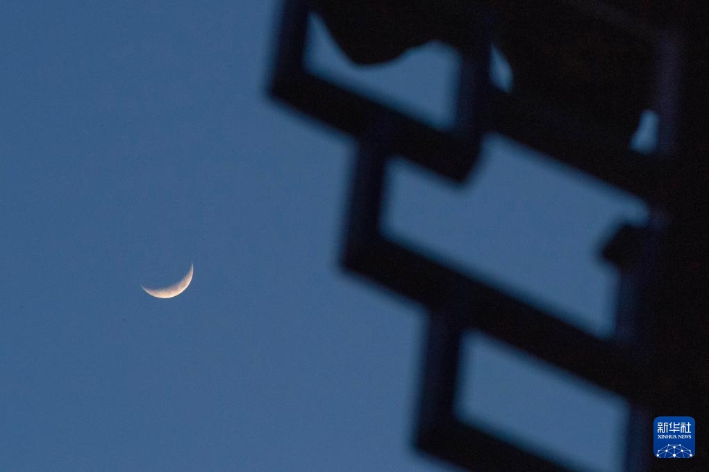 星空相册丨年度最大蛾眉月登场