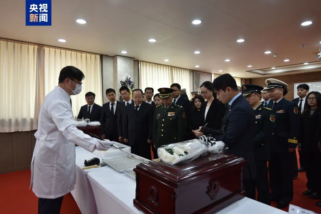 韩方向中方移交12位在韩中国人民志愿军烈士遗骸及146件遗物