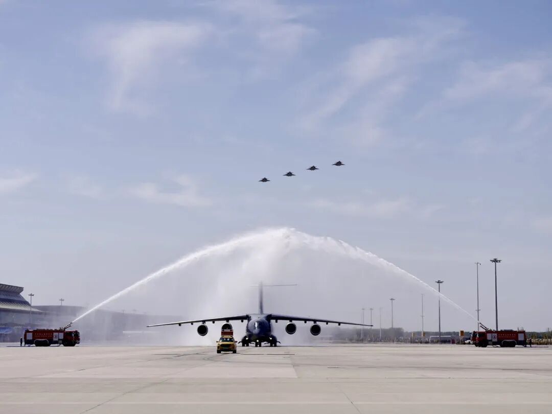 回家了！最高礼遇迎接！这段空地对话，听得泪目