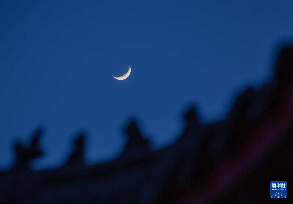 星空相册丨年度最大蛾眉月登场