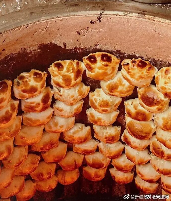 吴京推荐新疆特色美食吃法！撒贝宁犀利点评：哪儿都不挨哪儿