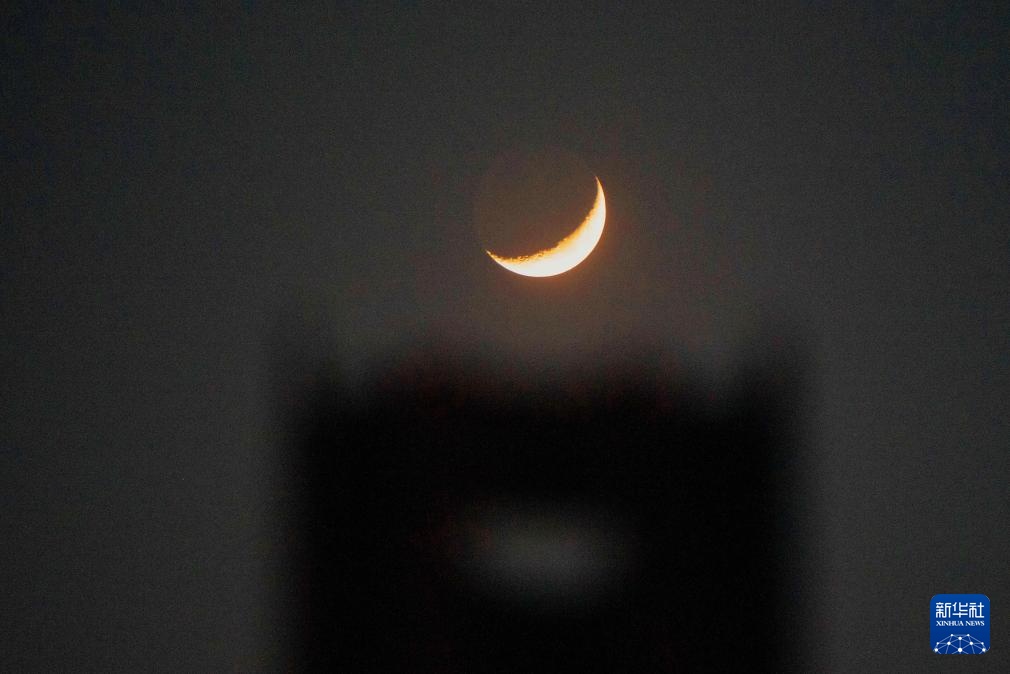 星空相册丨年度最大蛾眉月登场