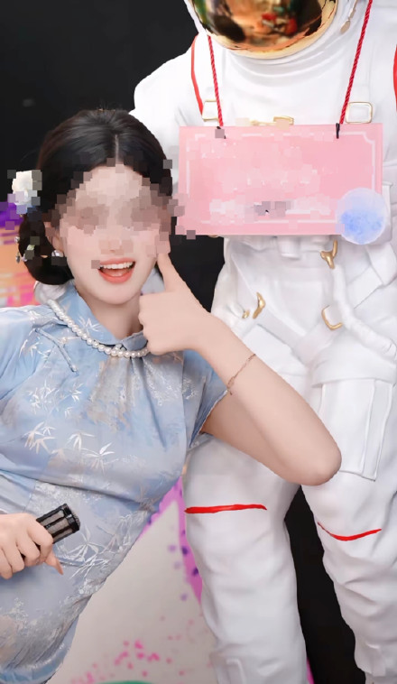 女生挪用1700万元打赏主播称无法戒断，心理专家：这是明显的“空心病”