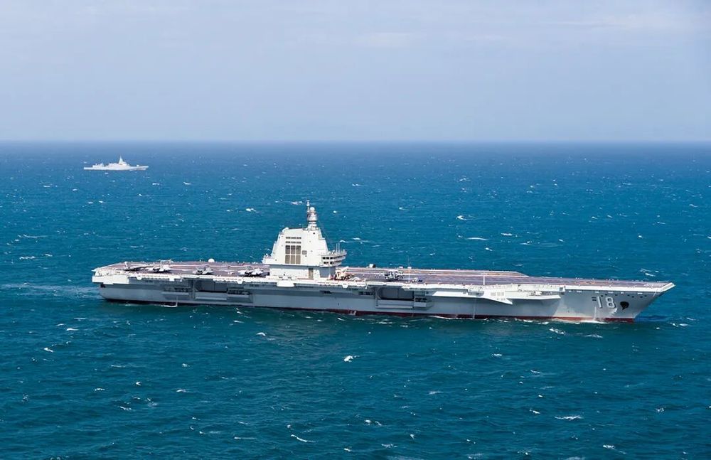 今天，请为人民海军，点赞！