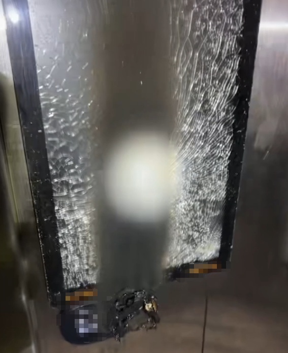 男子进电梯后离谱的一幕发生了，监控拍下全程