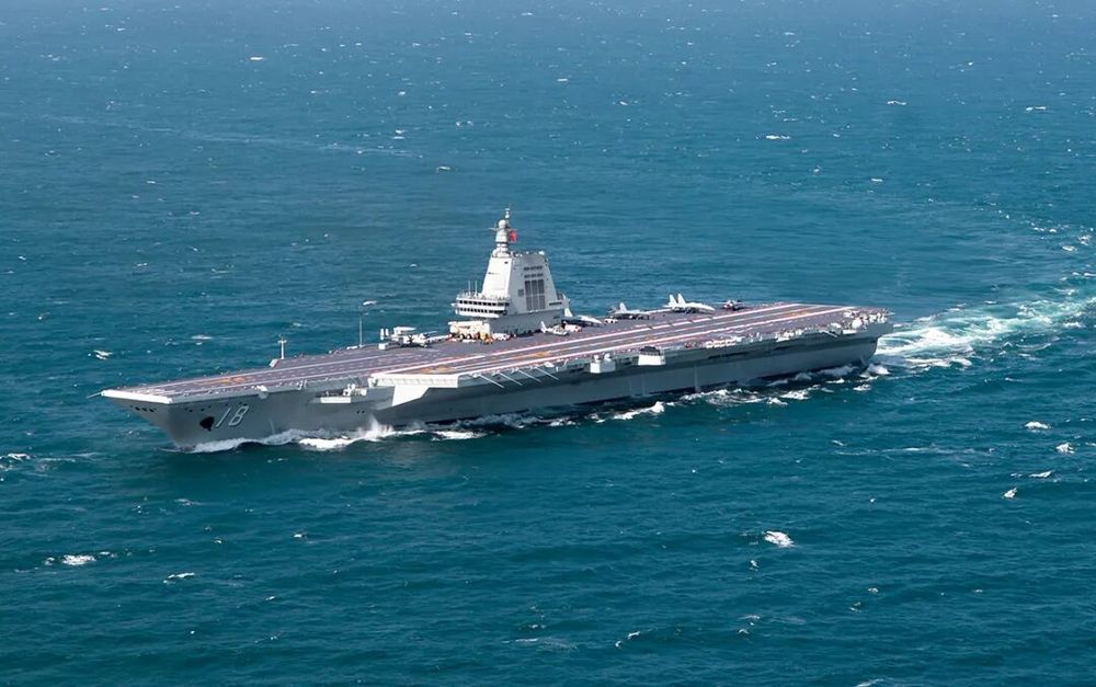 今天，请为人民海军，点赞！