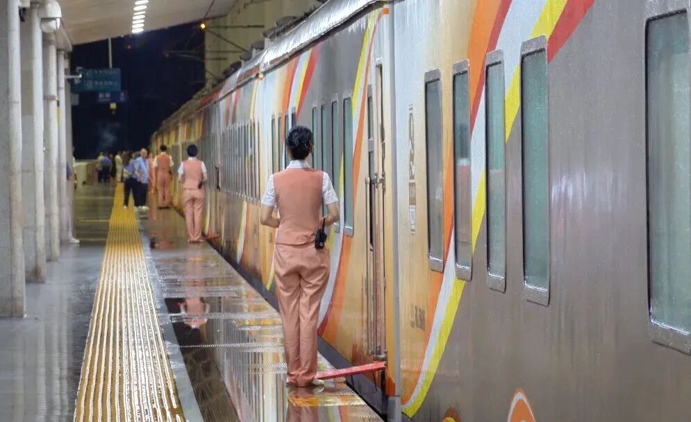 即将首发，全列卧铺+独立卫浴