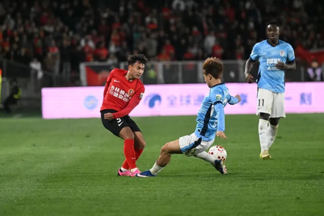 大连英博队赢下“辽宁德比”