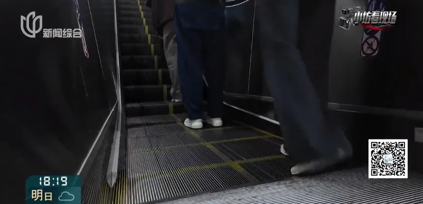 地铁站内，这个“高素质”习惯引发冲突！有人因此撞落手机担责