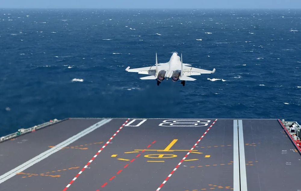 今天，请为人民海军，点赞！