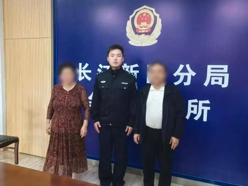 紧急拦截！民警争分夺秒追回老人被骗黄金手镯