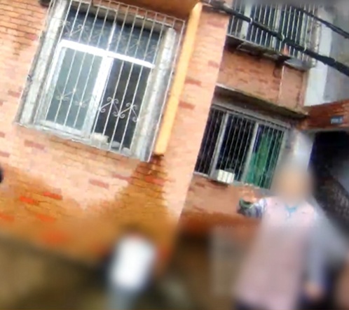 将牵挂“存档”！送迷路婆婆回家后，民警拍下一张特殊“备忘照”