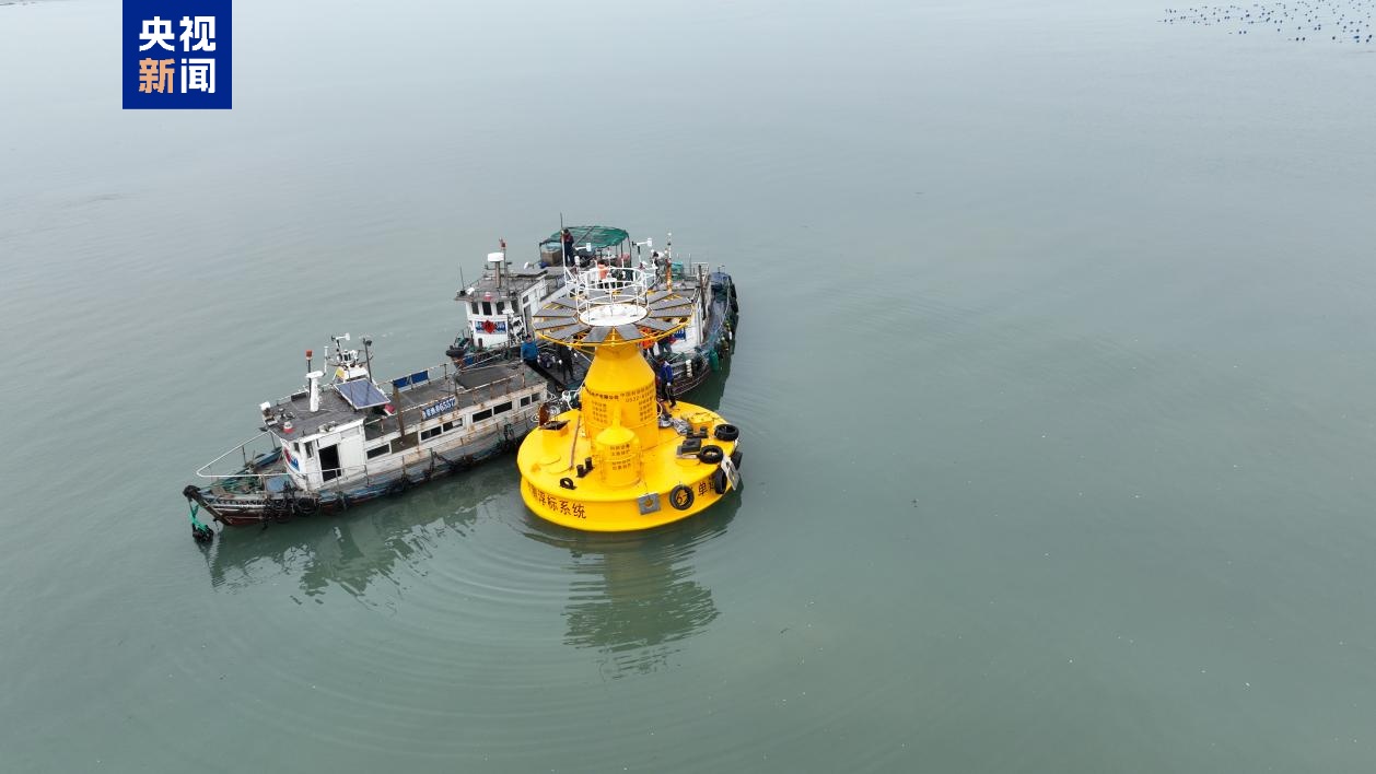 我国首套单边锚智能自动观测浮标完成布放