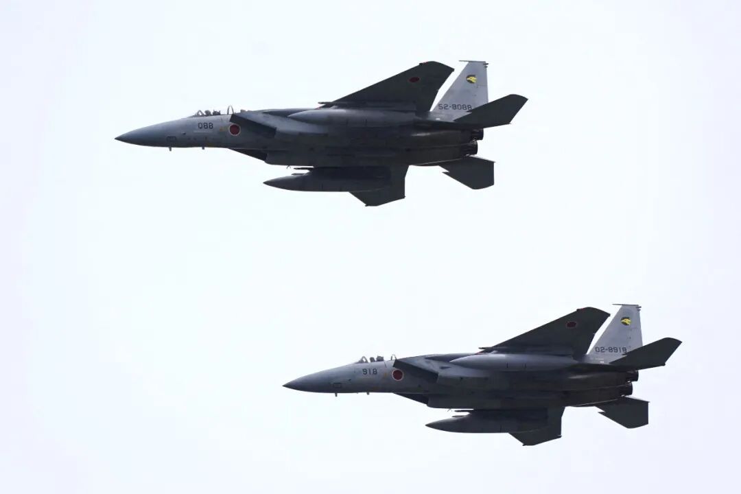 军机频繁掉零件，日本民众忍不了了