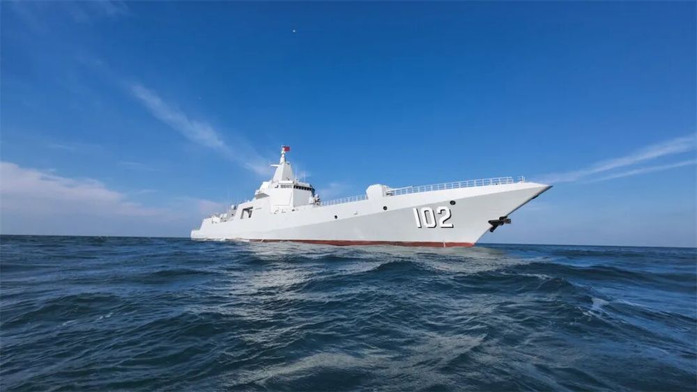 今天，请为人民海军，点赞！