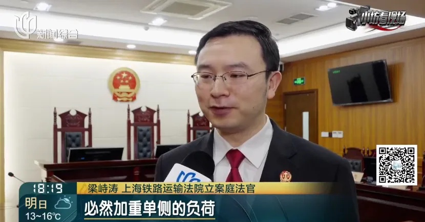 地铁站内，这个“高素质”习惯引发冲突！有人因此撞落手机担责