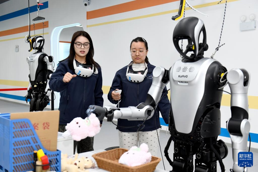 应时而生的具身智能训练师