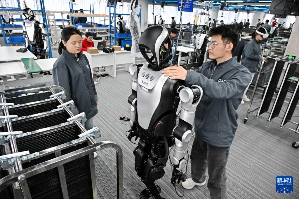 应时而生的具身智能训练师