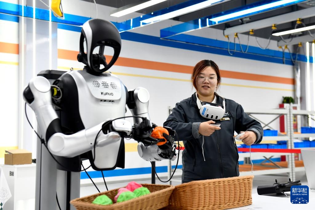 应时而生的具身智能训练师