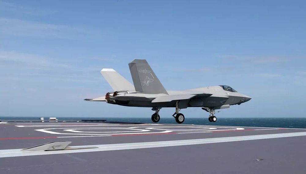 今天，请为人民海军，点赞！