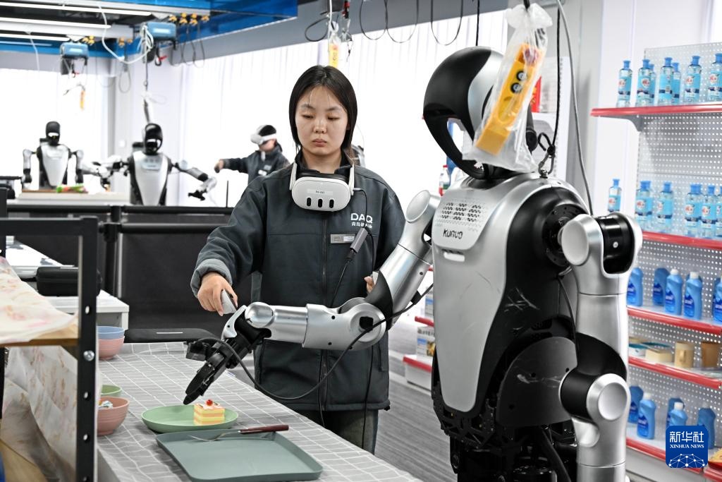 应时而生的具身智能训练师