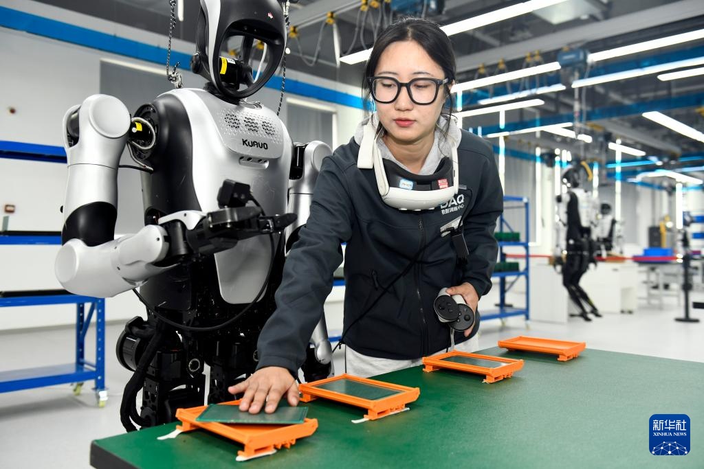 应时而生的具身智能训练师