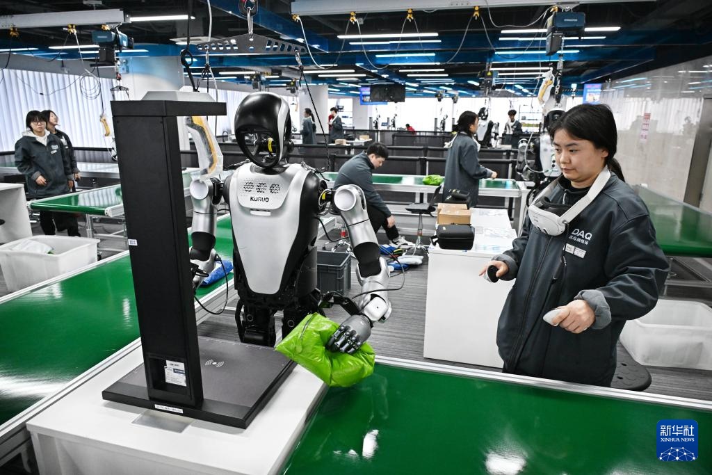 应时而生的具身智能训练师