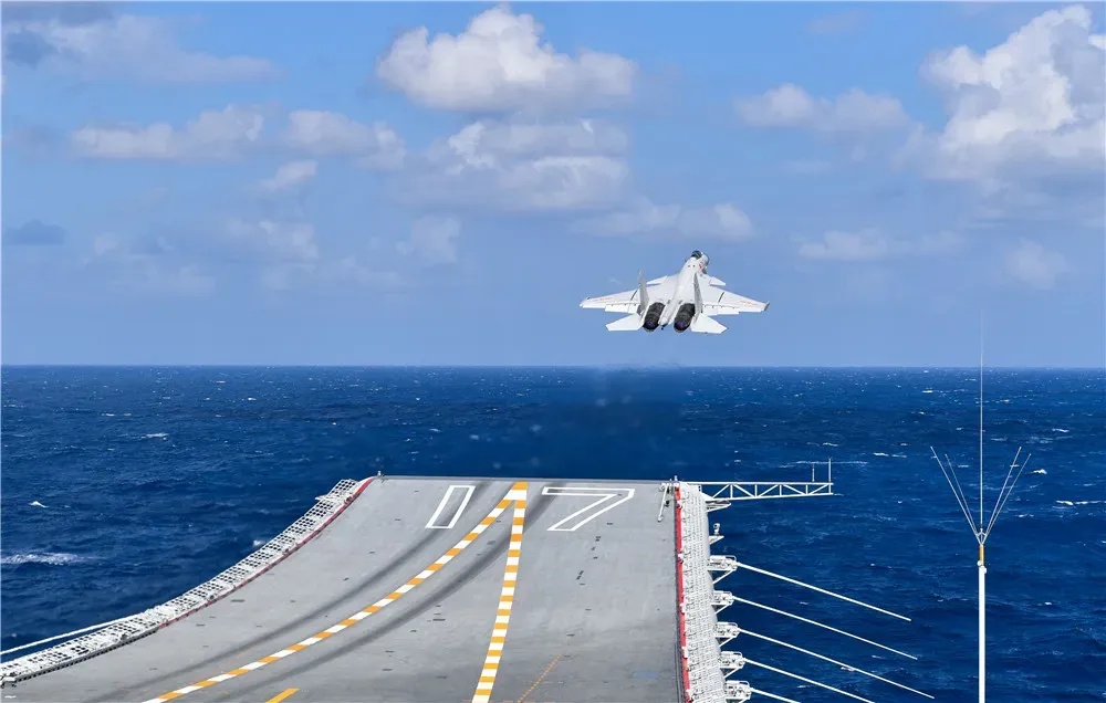 今天，请为人民海军，点赞！