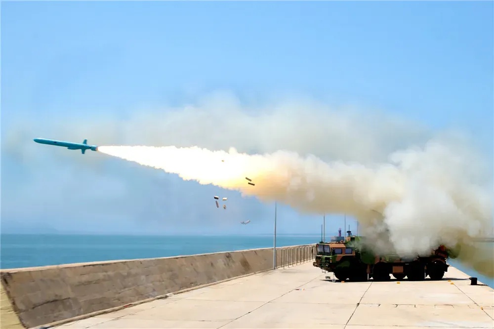 今天，请为人民海军，点赞！