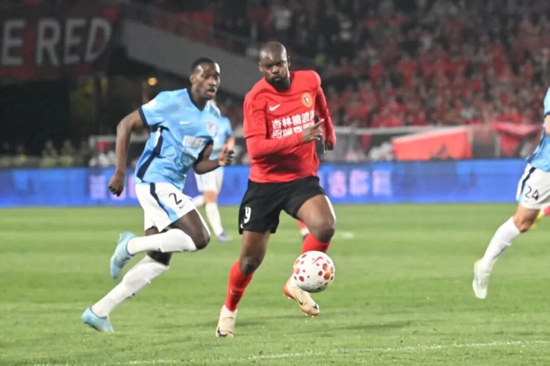 大连英博队赢下“辽宁德比”