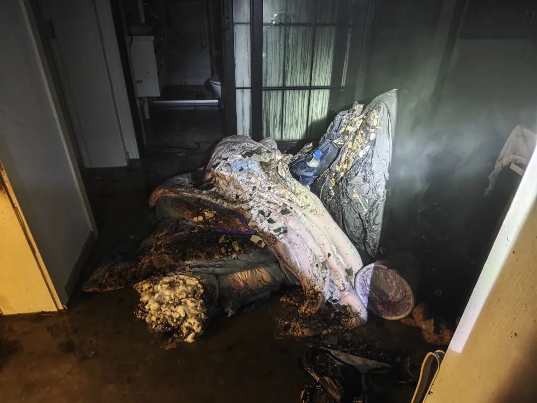 家中起火，少年这个操作让人捏把汗……