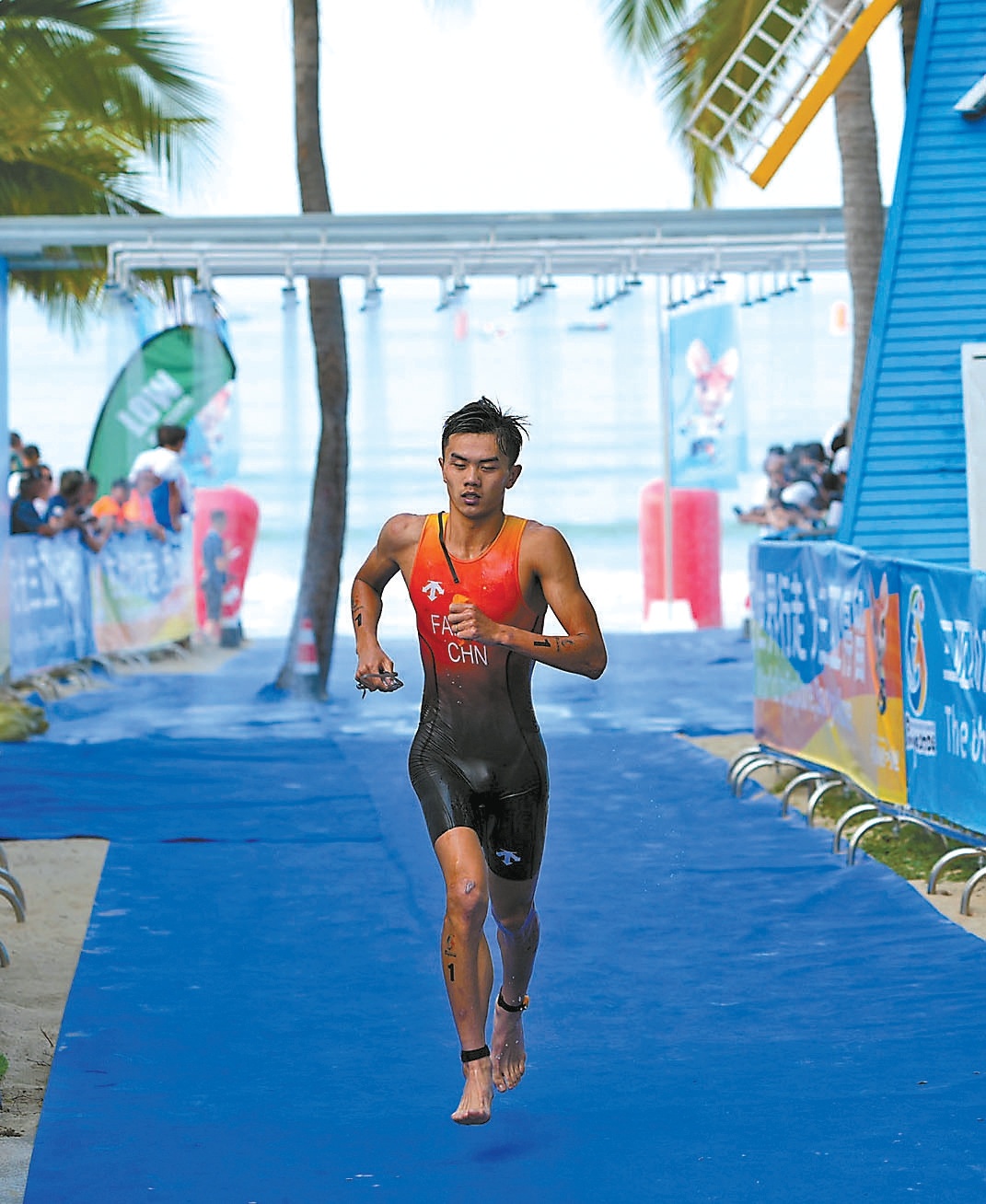 中国“铁人”范俊杰拿下首金