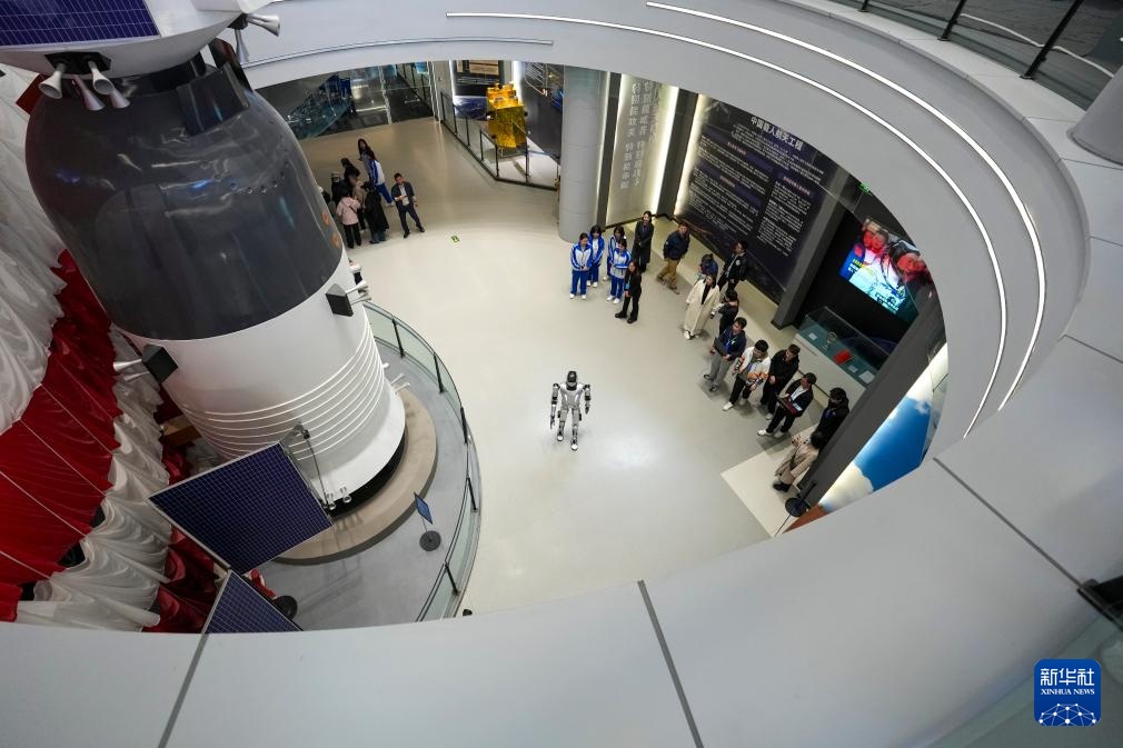 机器人探馆哈工大航天馆