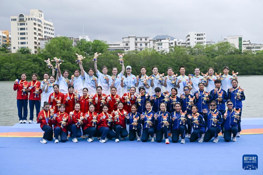 亚沙会龙舟女子组：中国队夺得12人龙舟100米直道赛决赛冠军