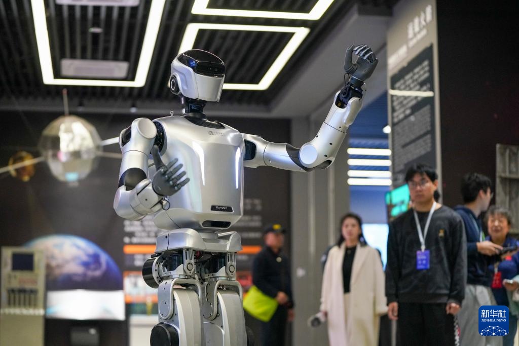 机器人探馆哈工大航天馆