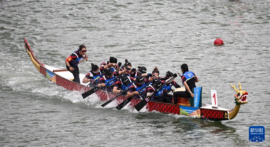亚沙会龙舟女子组：中国队夺得12人龙舟100米直道赛决赛冠军