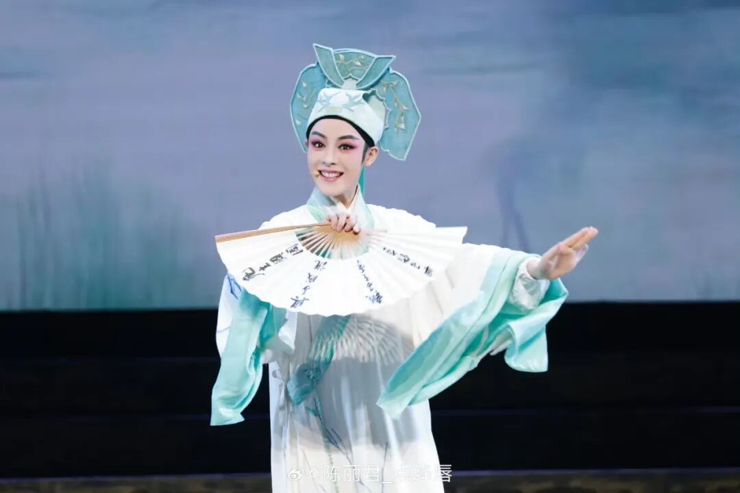 陈丽君，有新身份