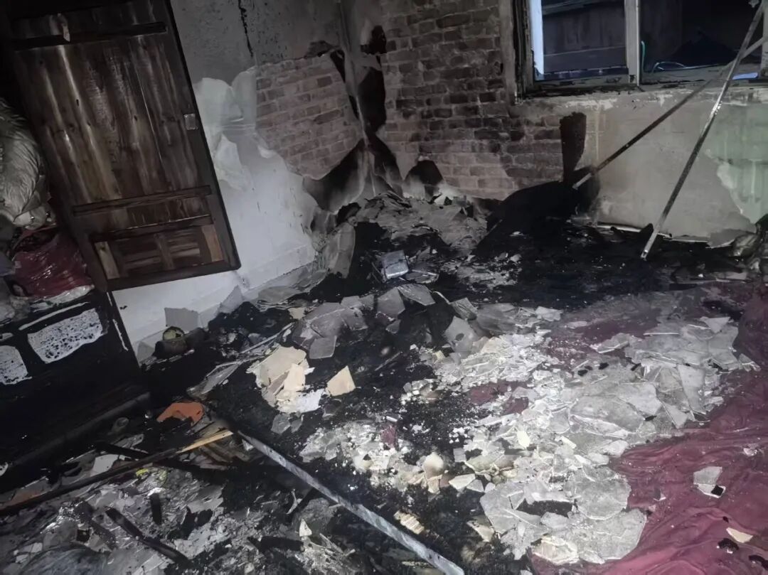 奶奶在做饭，3岁孙子却悄悄做了这件事……结果10人被困火场！