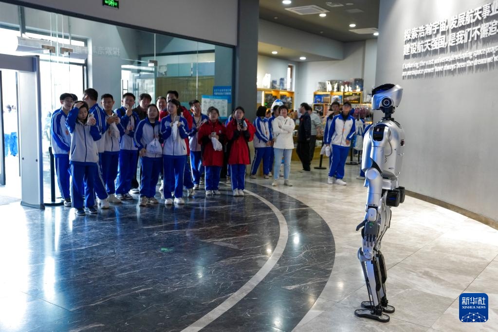 机器人探馆哈工大航天馆