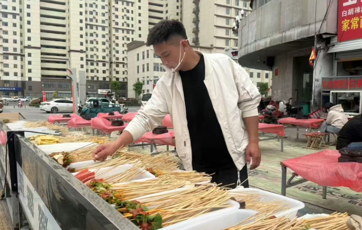 “不用结账，快走！”突刮大风，老板霸气喊话，全网点赞