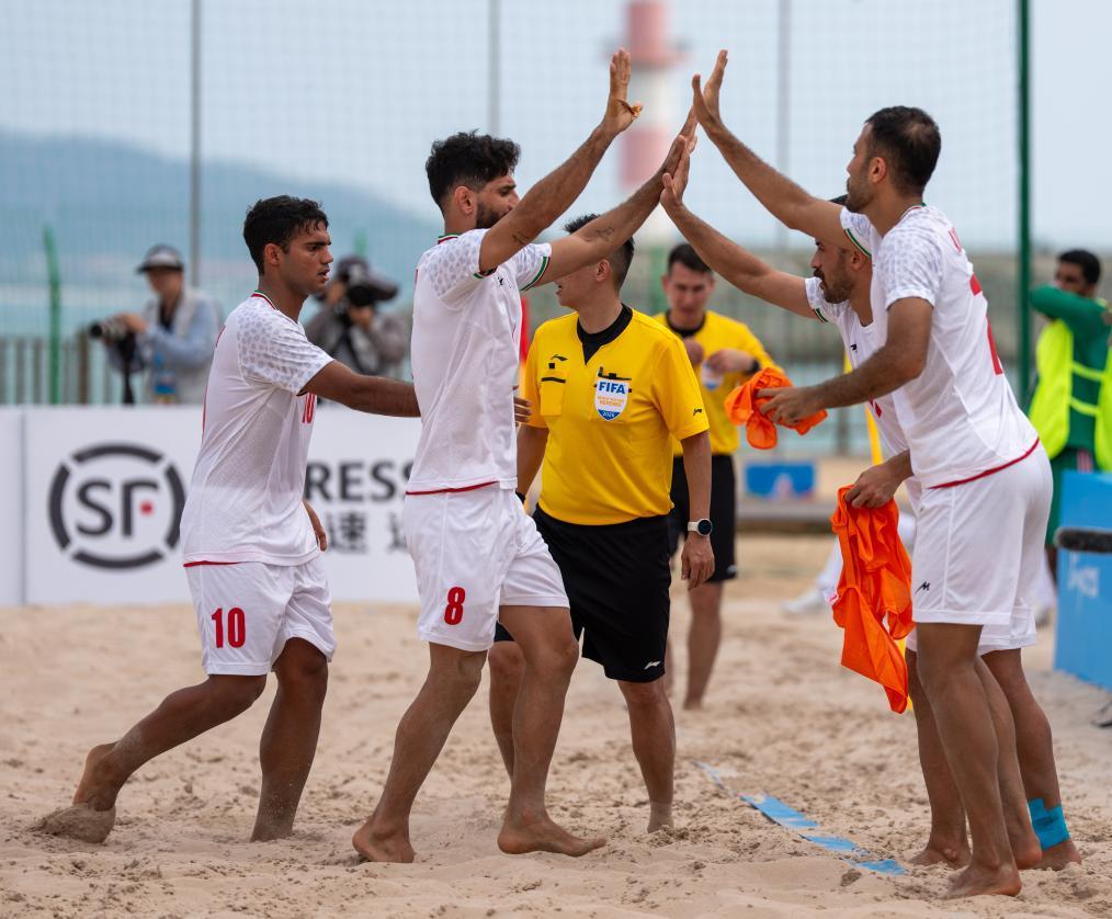 亚沙会全天综合：四海宾朋相聚三亚 中国健儿圆梦首金