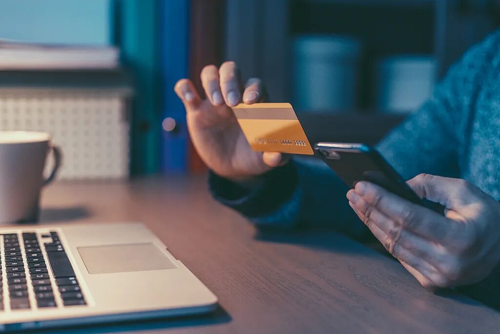 上海公司一"超级劳模"，每天最早到最晚走！做的事却把老板气哭…